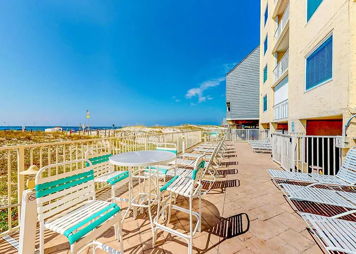 Gulf & Beachfront With Shared Pool Private Balcony Free Wifi Views Holiday home