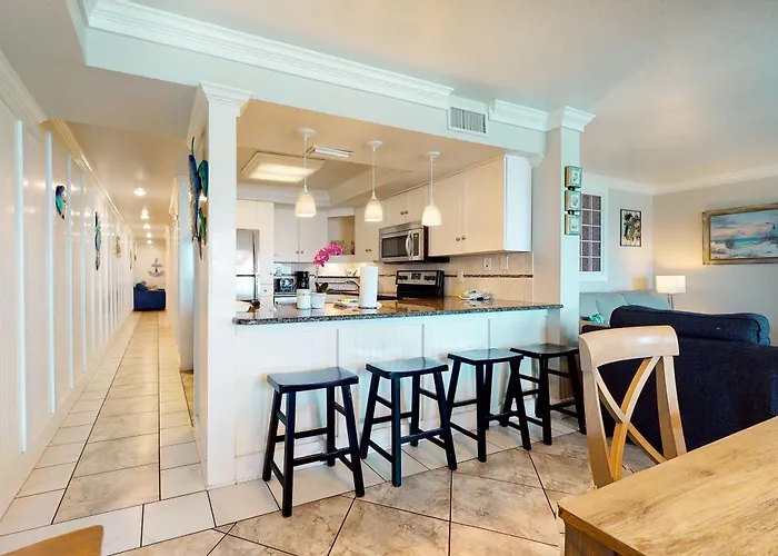 Holiday home Gulf & Beachfront With Shared Pool Private Balcony Free Wifi Views *
