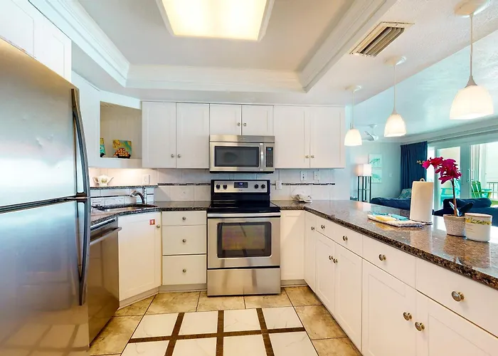 Gulf & Beachfront With Shared Pool Private Balcony Free Wifi Views Holiday home *