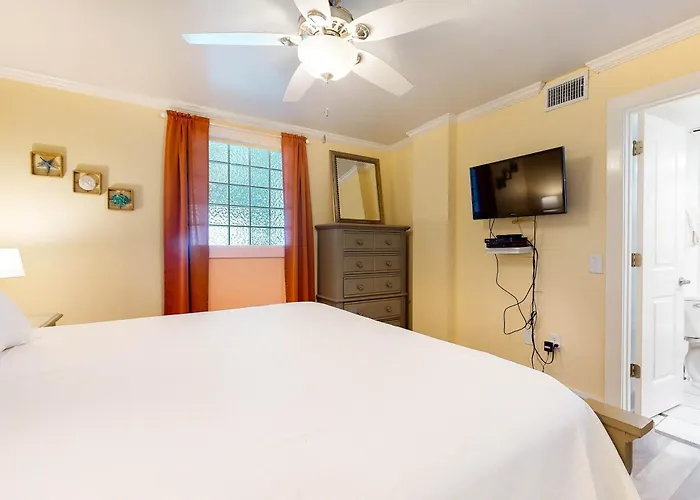 Holiday home Gulf & Beachfront With Shared Pool Private Balcony Free Wifi Views *