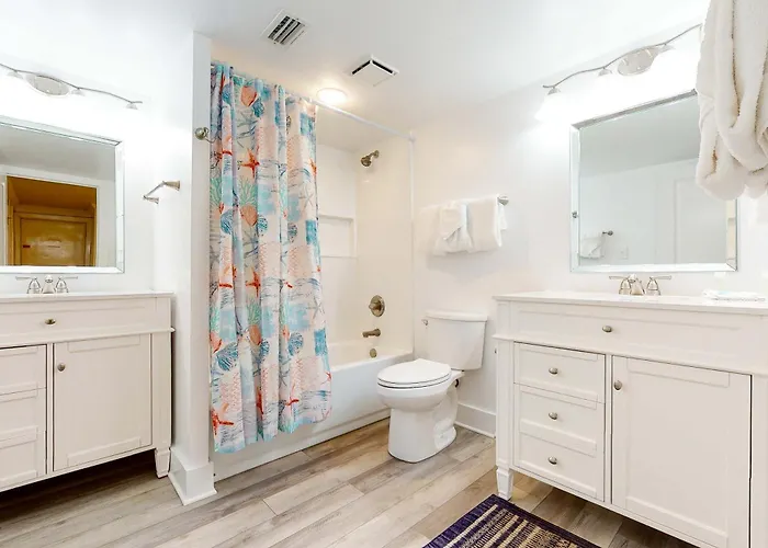 Gulf & Beachfront With Shared Pool Private Balcony Free Wifi Views *