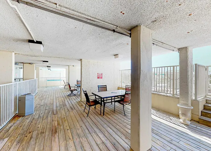 Gulf & Beachfront With Shared Pool Private Balcony Free Wifi Views *