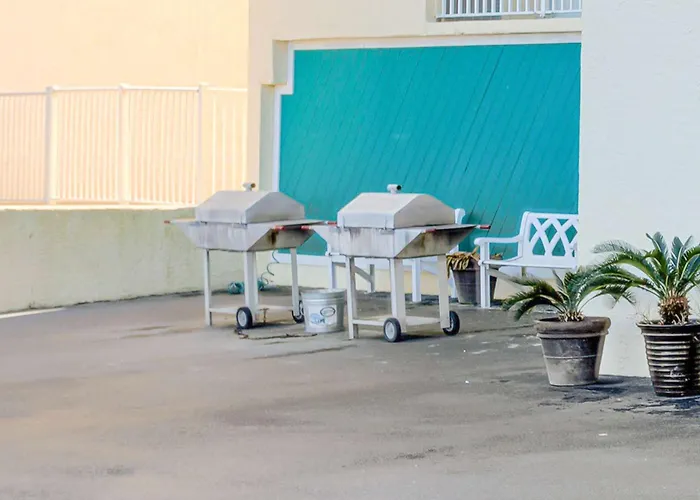 Gulf & Beachfront With Shared Pool Private Balcony Free Wifi Views Holiday home