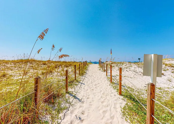 Gulf & Beachfront With Shared Pool Private Balcony Free Wifi Views Holiday home *